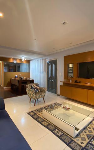 Casa para alugar com 220m², 3 quartos e 5 vagas Casa para alugar com 220m², 3 quartos e 5 vagasSala