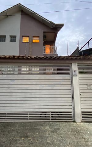 Casa para alugar com 220m², 3 quartos e 5 vagas Casa para alugar com 220m², 3 quartos e 5 vagasFachada