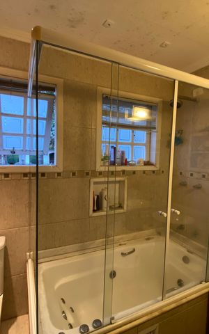 Casa para alugar com 220m², 3 quartos e 5 vagas Casa para alugar com 220m², 3 quartos e 5 vagasBanheiro Suíte