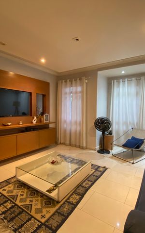 Casa para alugar com 220m², 3 quartos e 5 vagas Casa para alugar com 220m², 3 quartos e 5 vagasSala