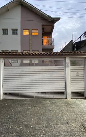Casa para alugar com 220m², 3 quartos e 5 vagas Casa para alugar com 220m², 3 quartos e 5 vagasFachada