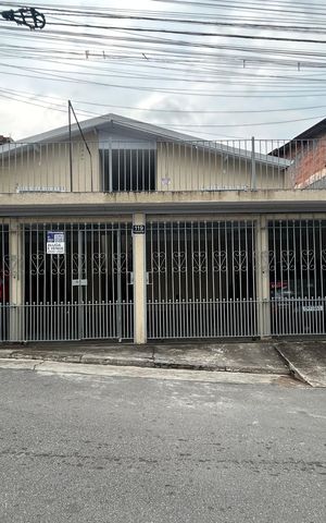Casa para alugar com 50m², 1 quarto e 1 vaga Casa para alugar com 50m², 1 quarto e 1 vagaFachada