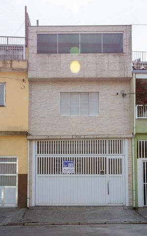 Casa para alugar com 200m², 3 quartos e 2 vagasFachada
