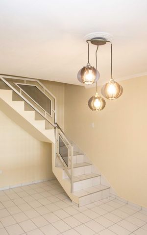 Casa para alugar com 200m², 3 quartos e 2 vagasSala