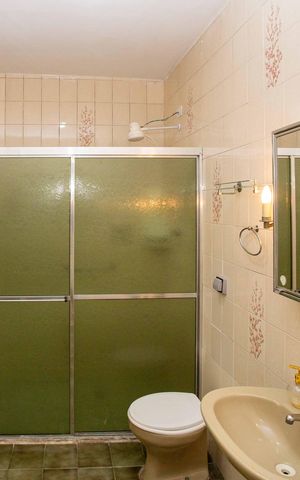 Casa para alugar com 200m², 3 quartos e 2 vagasBanheiro da Suíte