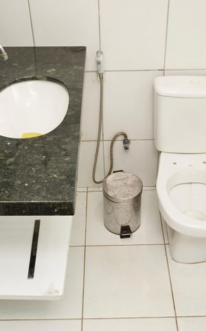 Casa para alugar com 200m², 5 quartos e 2 vagas Casa para alugar com 200m², 5 quartos e 2 vagasBanheiro 2