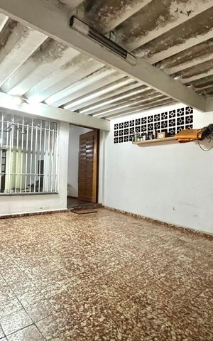 Casa à venda com 250m², 4 quartos e 2 vagas Casa à venda com 250m², 4 quartos e 2 vagasGaragem