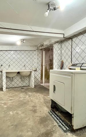 Casa à venda com 250m², 4 quartos e 2 vagas Casa à venda com 250m², 4 quartos e 2 vagasÁrea de Serviço