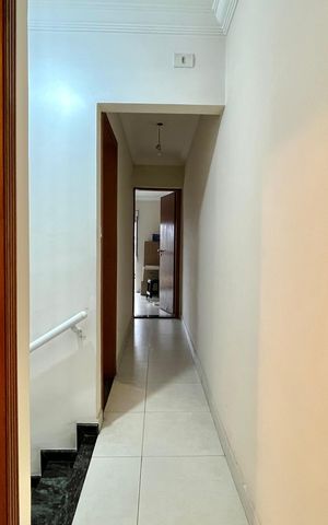 Casa à venda com 250m², 4 quartos e 2 vagas Casa à venda com 250m², 4 quartos e 2 vagasCorredor