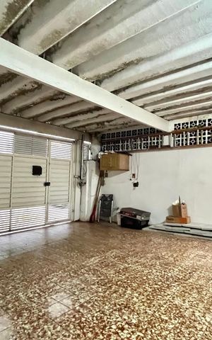 Casa à venda com 250m², 4 quartos e 2 vagas Casa à venda com 250m², 4 quartos e 2 vagasGaragem