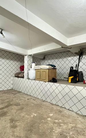 Casa à venda com 250m², 4 quartos e 2 vagas Casa à venda com 250m², 4 quartos e 2 vagasÁrea de Serviço