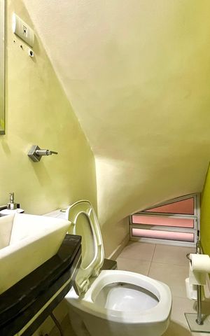 Casa à venda com 250m², 4 quartos e 2 vagas Casa à venda com 250m², 4 quartos e 2 vagasLavabo