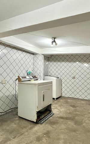 Casa à venda com 250m², 4 quartos e 2 vagas Casa à venda com 250m², 4 quartos e 2 vagasÁrea de Serviço