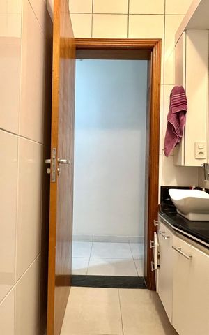 Casa à venda com 250m², 4 quartos e 2 vagas Casa à venda com 250m², 4 quartos e 2 vagasBanheiro Corredor