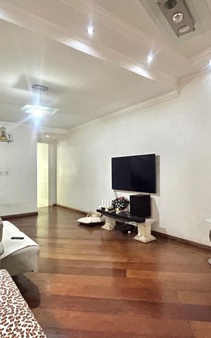 Casa à venda com 250m², 4 quartos e 2 vagas Casa à venda com 250m², 4 quartos e 2 vagasSala