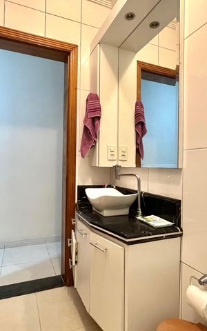 Casa à venda com 250m², 4 quartos e 2 vagas Casa à venda com 250m², 4 quartos e 2 vagasBanheiro Corredor