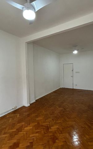 Apartamento à venda com 80m², 2 quartos e sem vagaSala