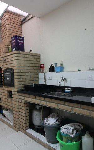 Casa à venda com 110m², 3 quartos e 4 vagasárea gourmet / lavanderia