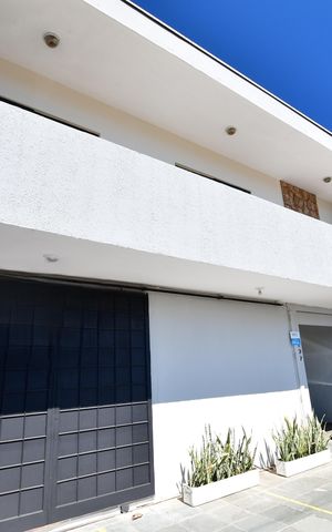 Casa para alugar com 300m², 3 quartos e 4 vagasFachada