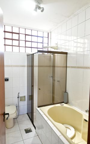 Casa para alugar com 300m², 3 quartos e 4 vagasBanheiro Suíte