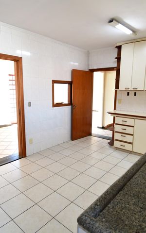 Casa para alugar com 300m², 3 quartos e 4 vagasCozinha