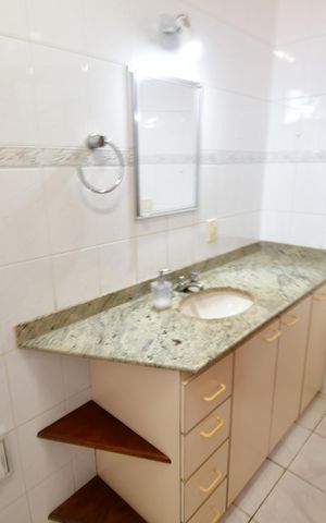 Casa para alugar com 300m², 3 quartos e 4 vagasBanheiro Social