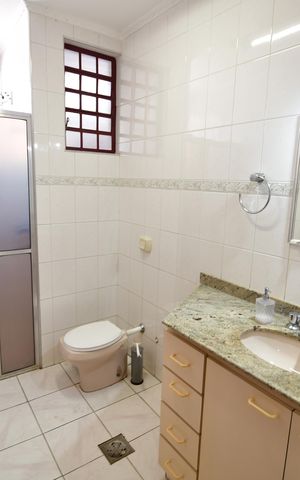 Casa para alugar com 300m², 3 quartos e 4 vagasBanheiro Social