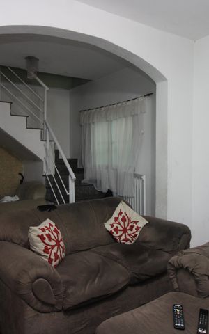 Casa à venda com 133m², 3 quartos e 2 vagassala