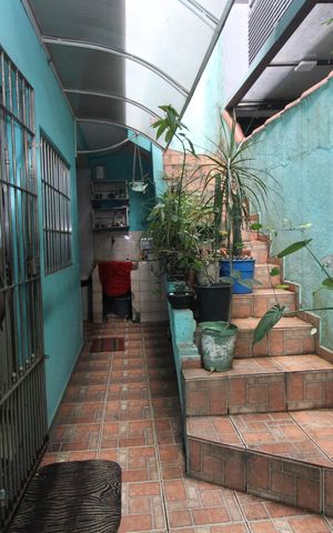 Casa à venda com 133m², 3 quartos e 2 vagascorredor área de serviço