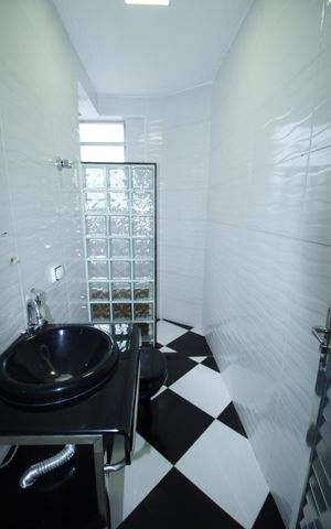 Apartamento para alugar com 60m², 2 quartos e sem vagaBanheiro