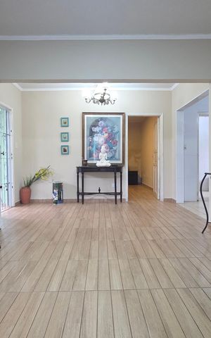 Casa para alugar com 250m², 4 quartos e 5 vagas Casa para alugar com 250m², 4 quartos e 5 vagasSala