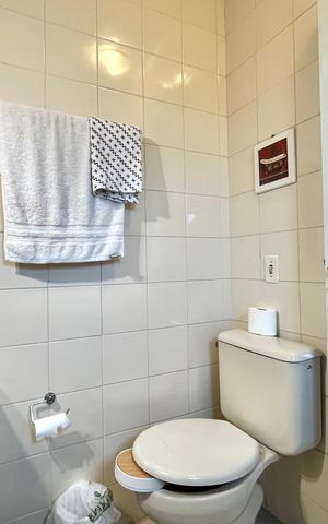 Casa de condomínio à venda com 192m², 3 quartos e 2 vagas Casa de condomínio à venda com 192m², 3 quartos e 2 vagasBanheiro da Suíte
