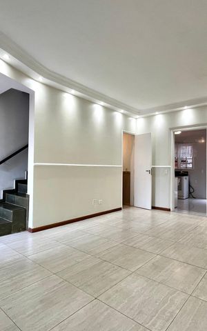Casa de condomínio à venda com 192m², 3 quartos e 2 vagas Casa de condomínio à venda com 192m², 3 quartos e 2 vagasSala