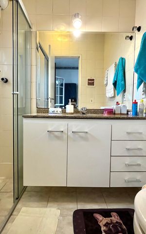 Casa de condomínio à venda com 192m², 3 quartos e 2 vagas Casa de condomínio à venda com 192m², 3 quartos e 2 vagasBanheiro da Suíte
