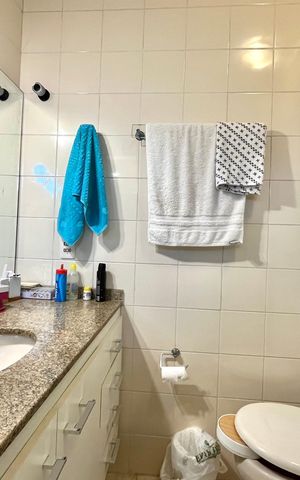 Casa de condomínio à venda com 192m², 3 quartos e 2 vagas Casa de condomínio à venda com 192m², 3 quartos e 2 vagasBanheiro da Suíte