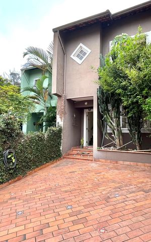 Casa de condomínio à venda com 192m², 3 quartos e 2 vagas Casa de condomínio à venda com 192m², 3 quartos e 2 vagasGaragem