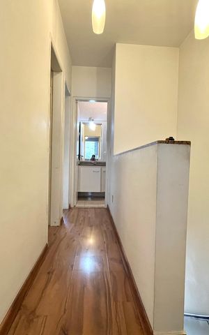 Casa de condomínio à venda com 192m², 3 quartos e 2 vagas Casa de condomínio à venda com 192m², 3 quartos e 2 vagasCorredor