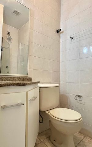 Casa de condomínio à venda com 192m², 3 quartos e 2 vagas Casa de condomínio à venda com 192m², 3 quartos e 2 vagasBanheiro Corredor