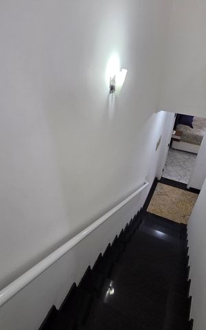 Apartamento para alugar com 132m², 2 quartos e 3 vagas Apartamento para alugar com 132m², 2 quartos e 3 vagasEscada