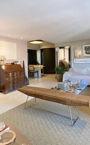 Apartamento à venda com 308m², 3 quartos e 2 vagas Apartamento à venda com 308m², 3 quartos e 2 vagasSala