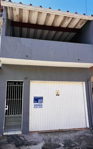Casa à venda com 156m², 2 quartos e 2 vagas Casa à venda com 156m², 2 quartos e 2 vagasFachada