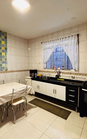 Casa à venda com 156m², 2 quartos e 2 vagas Casa à venda com 156m², 2 quartos e 2 vagasCozinha