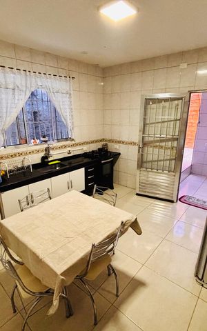 Casa à venda com 156m², 2 quartos e 2 vagas