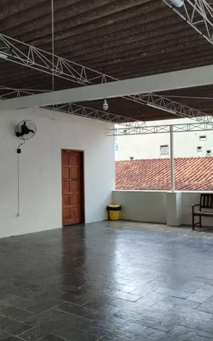 Casa à venda com 360m², 5 quartos e 5 vagas Casa à venda com 360m², 5 quartos e 5 vagasÁrea externa