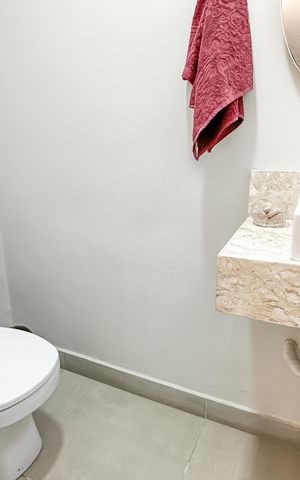 Casa à venda com 360m², 5 quartos e 5 vagas Casa à venda com 360m², 5 quartos e 5 vagasBanheiro