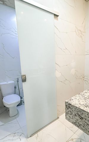 Casa à venda com 360m², 5 quartos e 5 vagas Casa à venda com 360m², 5 quartos e 5 vagasBanheiro