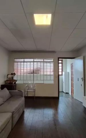 Casa à venda com 360m², 5 quartos e 5 vagas Casa à venda com 360m², 5 quartos e 5 vagasSala