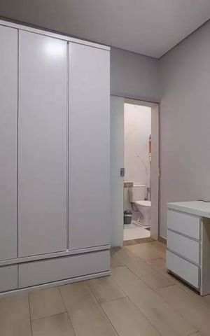 Casa à venda com 360m², 5 quartos e 5 vagas Casa à venda com 360m², 5 quartos e 5 vagasQuarto