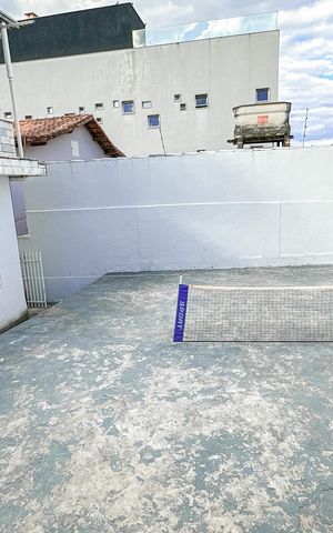 Casa à venda com 360m², 5 quartos e 5 vagas Casa à venda com 360m², 5 quartos e 5 vagasÁrea externa