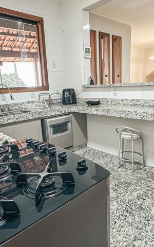 Casa à venda com 360m², 5 quartos e 5 vagas Casa à venda com 360m², 5 quartos e 5 vagasCozinha